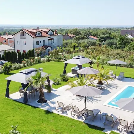 Esea: Poolside Paradise & Relaxing Retreats Apartmán *
