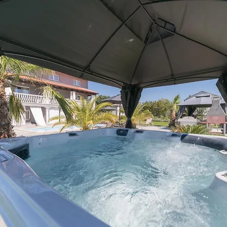 Esea: Poolside Paradise & Relaxing Retreats *