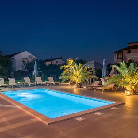 Appartement Esea: Poolside Paradise & Relaxing Retreats