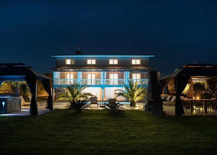 Esea: Poolside Paradise & Relaxing Retreats