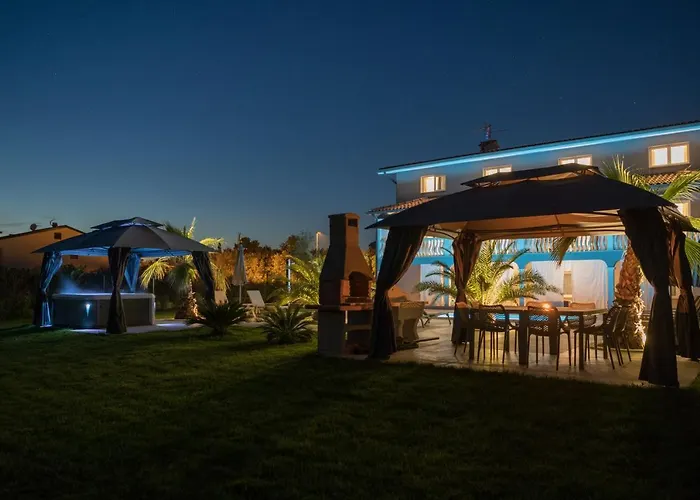 Esea: Poolside Paradise & Relaxing Retreats * Vilanija