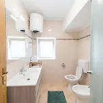 Esea: Poolside Paradise & Relaxing Retreats Apartment Vilanija