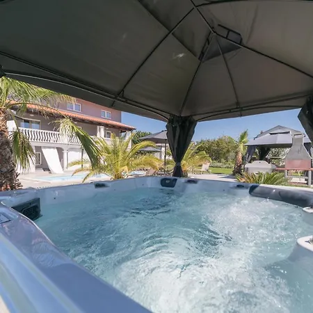 Esea: Poolside Paradise & Relaxing Retreats *