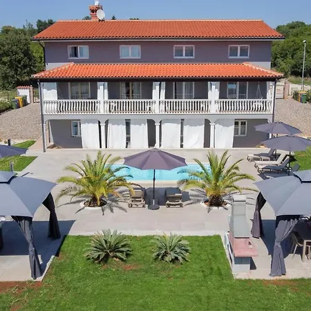 Esea: Poolside Paradise & Relaxing Retreats Apartament Vilanija