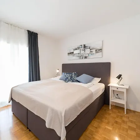 Esea: Poolside Paradise & Relaxing Retreats Apartament Vilanija