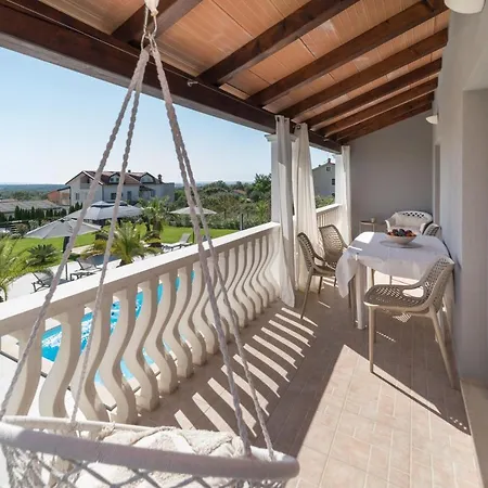 Esea: Poolside Paradise & Relaxing Retreats Vilanija