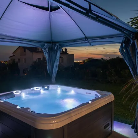 Esea: Poolside Paradise & Relaxing Retreats Apartament *